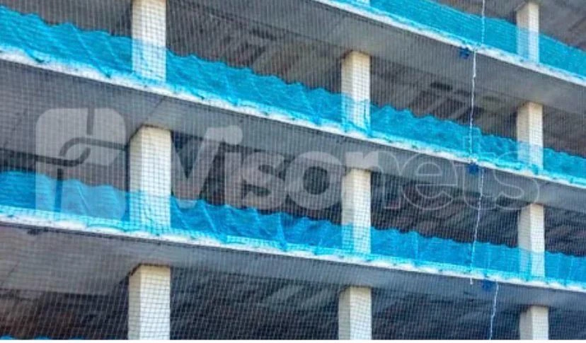 Redes perimetrales instaladas en varios niveles de obra