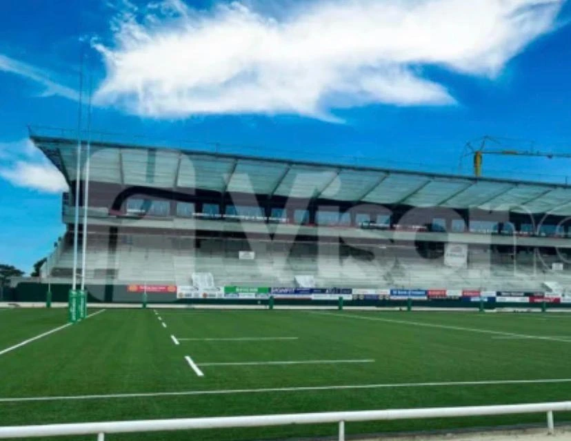 Redes de protección en un recinto deportivo
