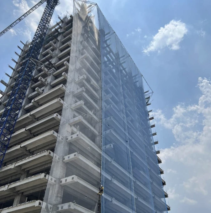 Protección perimetral y vertical con red en edificio